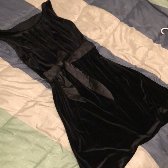 Black velvet dress! - Picture 2 of 5